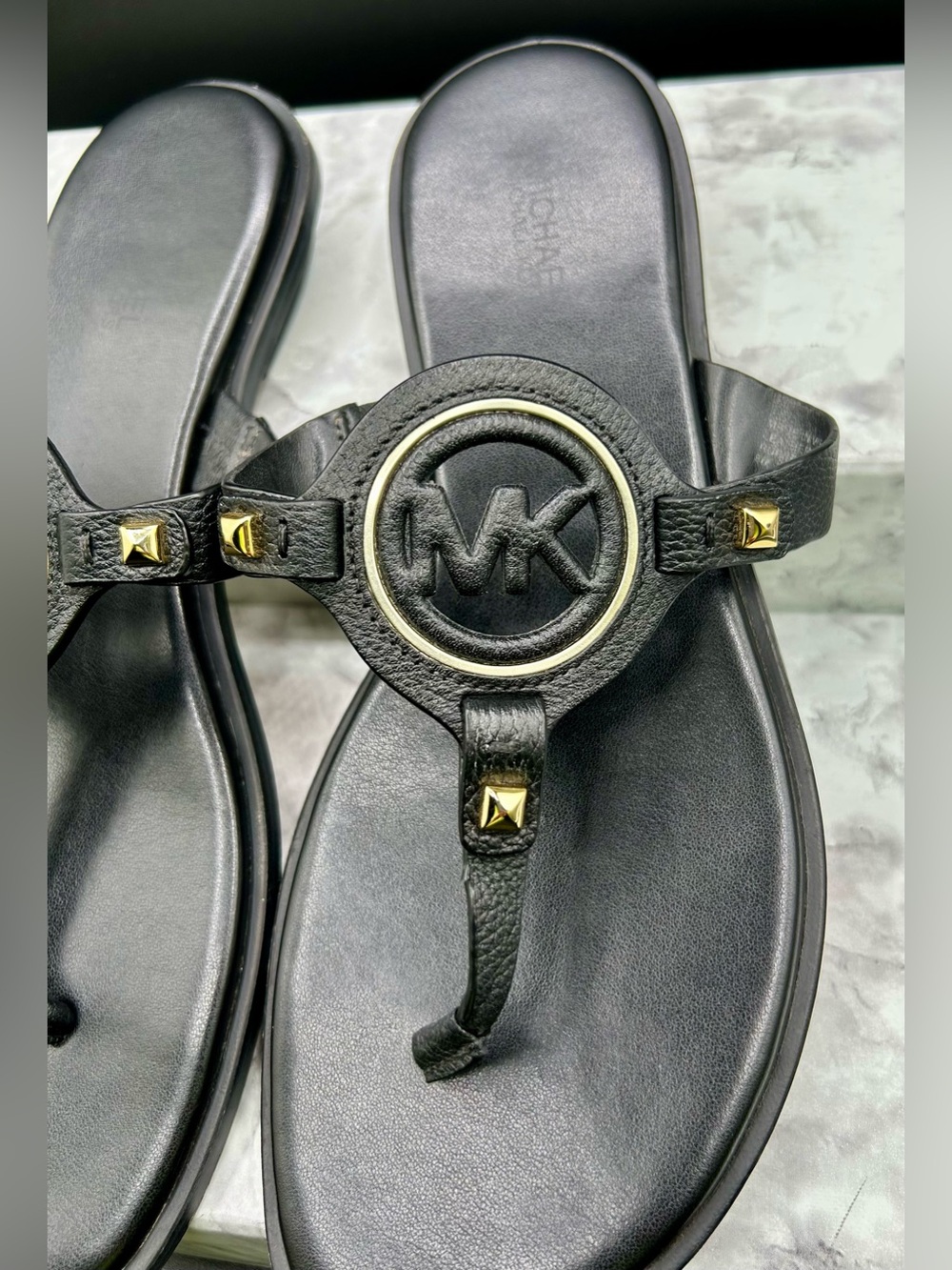 MICHAEL MICHAEL KORS Aubrey Cutout Black Leather T-Strap Sandals. Size 8 - Picture 4 of 11